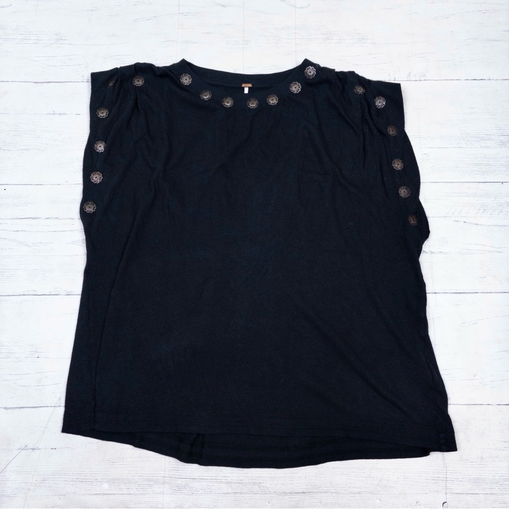EUC Free People runaway tee. Black with embellishments.